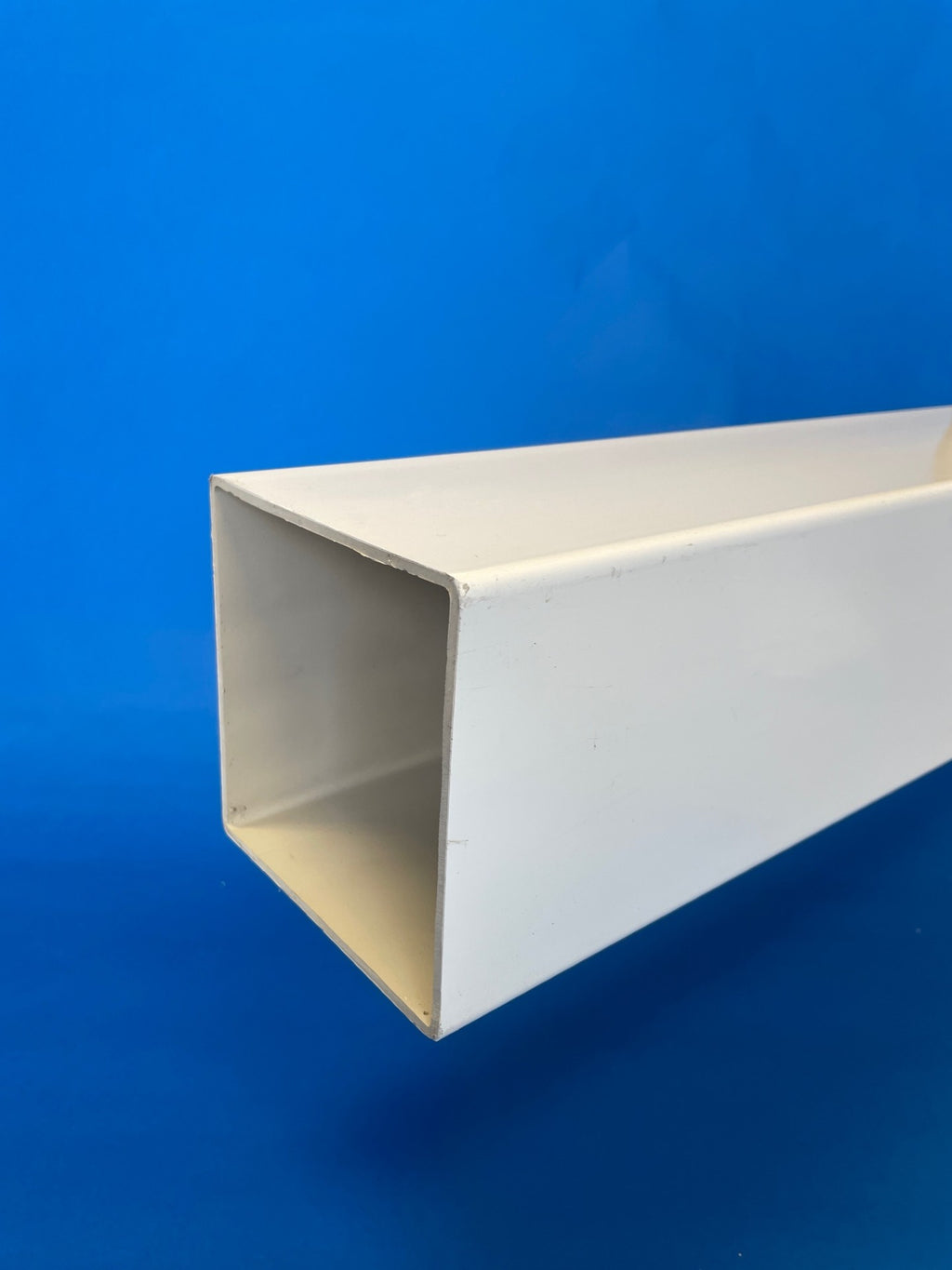 Post / 5" x 5" x 12' / Vinyl