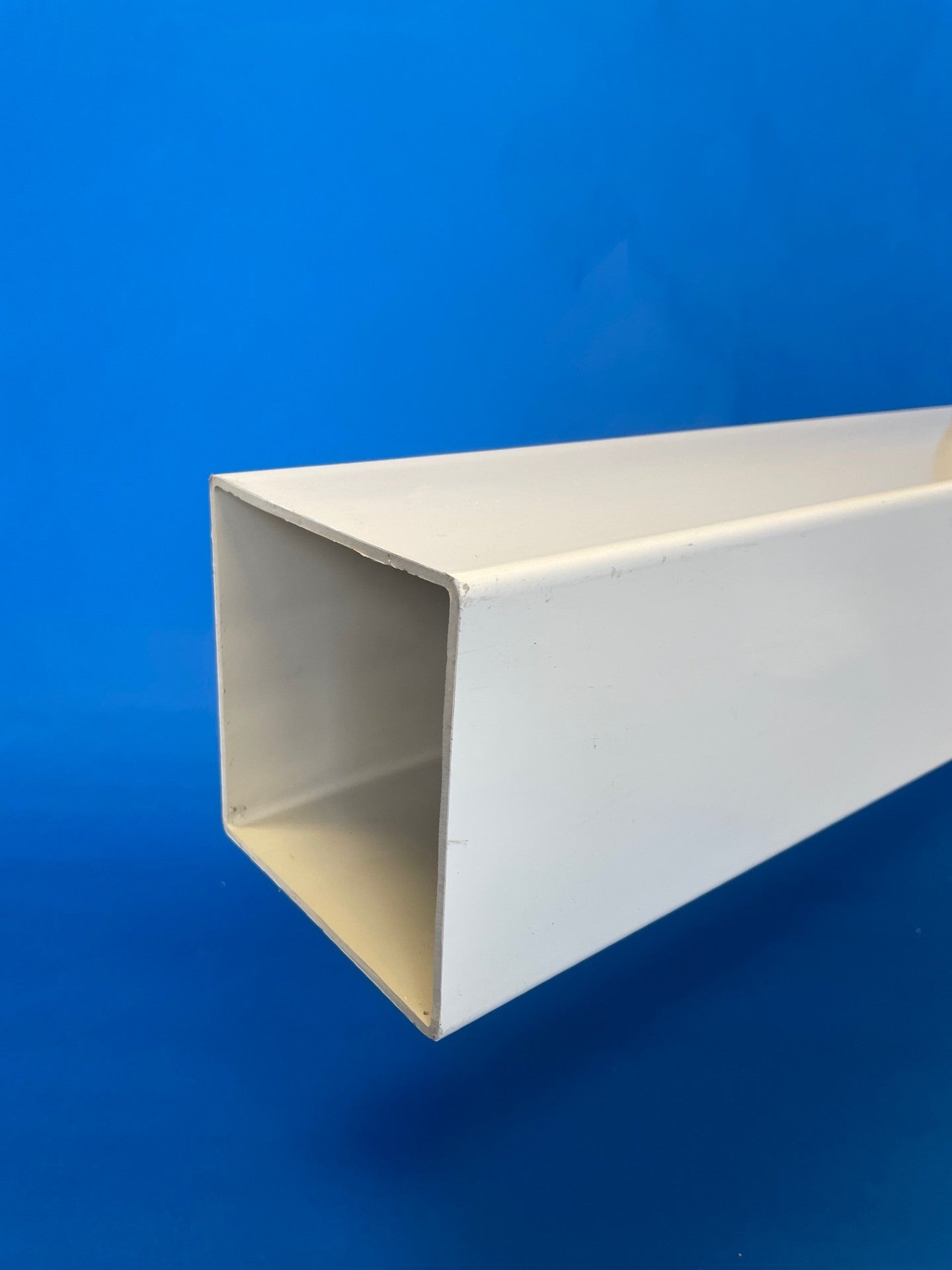 Post / 5" x 5" x 6' / Vinyl