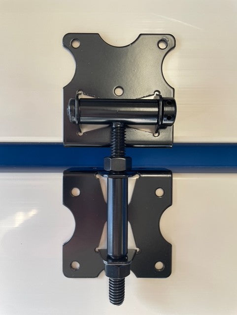 Self-Closing Hinge / Black