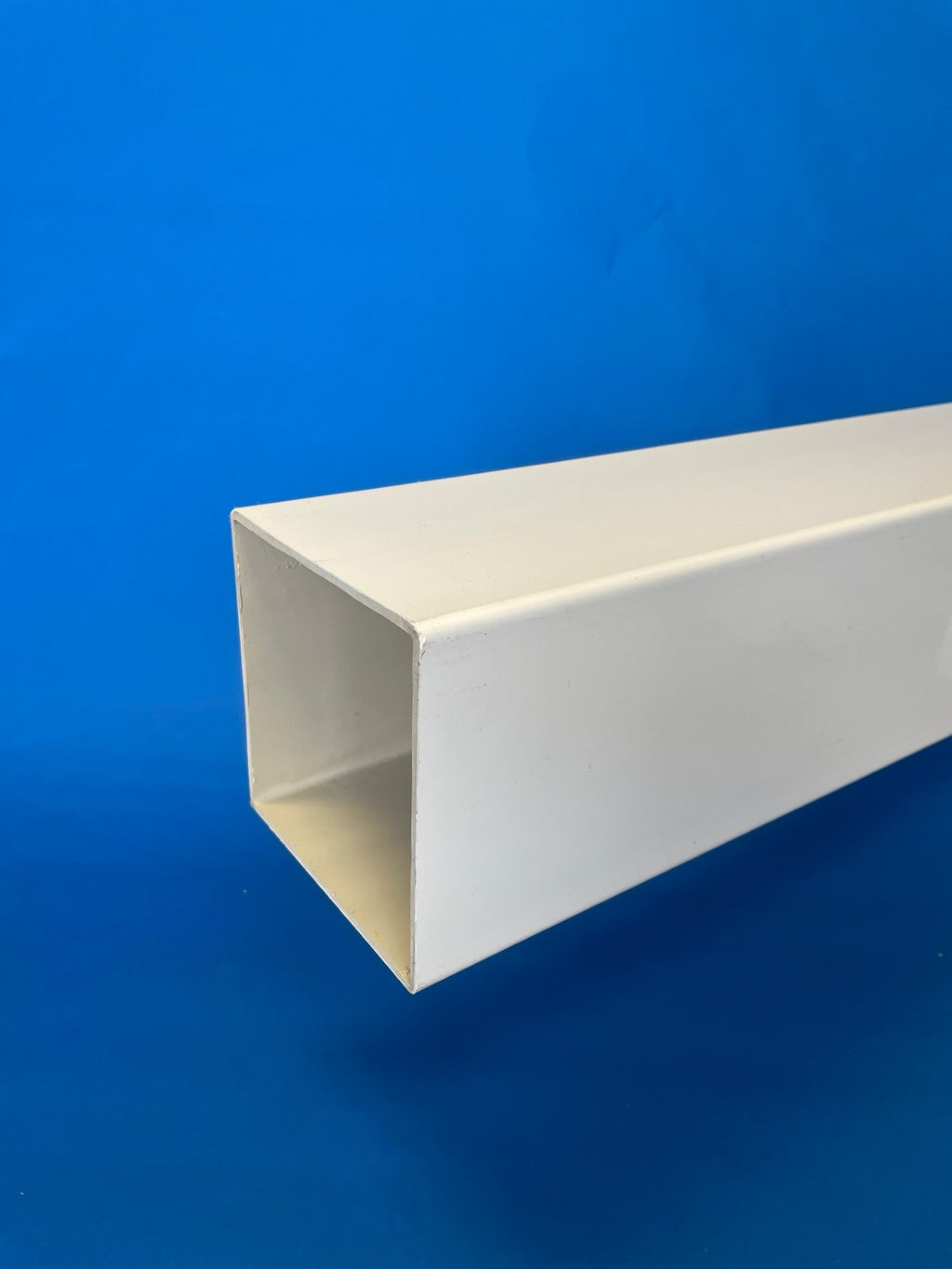 Post / 5" x 5" x 12' / Vinyl
